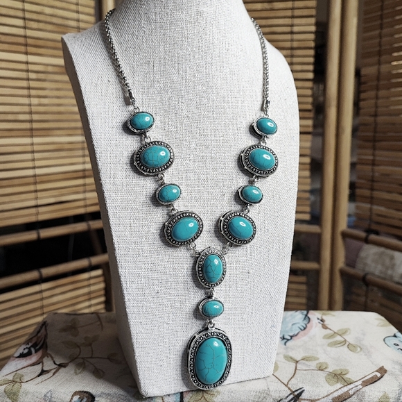Oval Dyed Howlite Turquoise Color & Silver Tone Style Necklace Fashion Jewelry - Picture 1 of 8